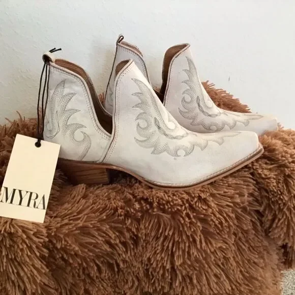 Myra Yipple Western Leather Booties - Picture 8 of 14